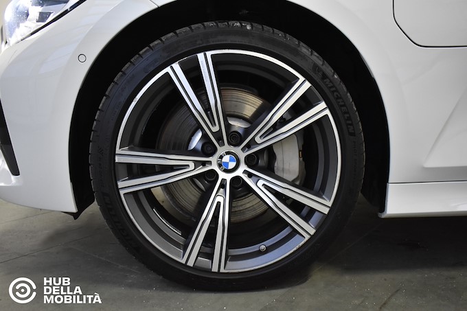 BMW 330e xDrive Touring Business Advantage